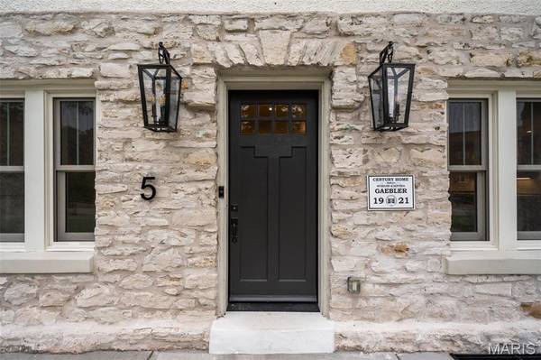 5 S Rock Hill RD, Webster Groves, MO 63119