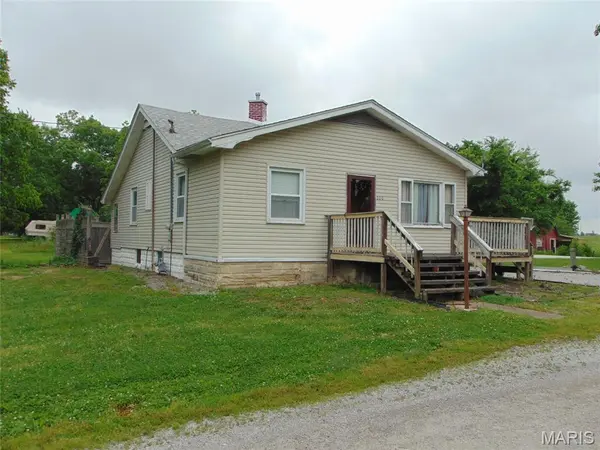 200 Cherry AVE, Vergennes, IL 62994