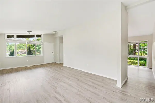 985 Belmont TER, Florissant, MO 63033