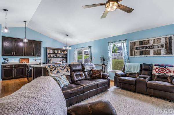 1627 Saint Charles DR, Hillsboro, MO 63050