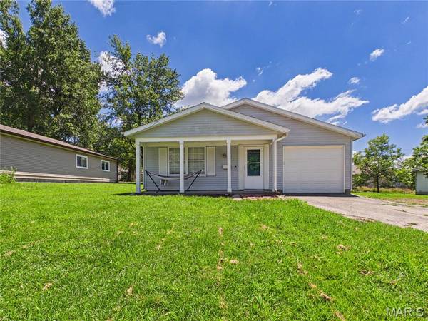 305 Barr ST, Carterville, IL 62918