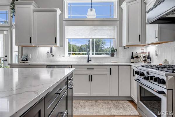 1016 Bellevaux PL, St Charles, MO 63301