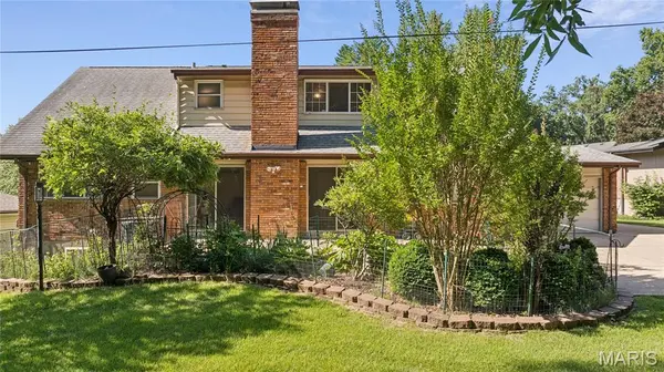 44 Forestvale DR, Chesterfield, MO 63017