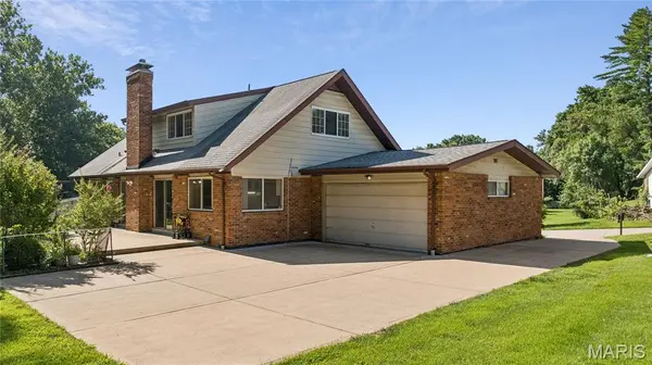 44 Forestvale DR, Chesterfield, MO 63017