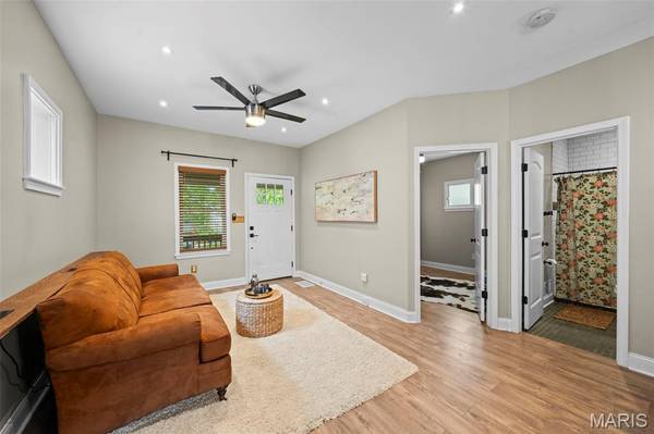 4724 Hummel AVE, St Louis, MO 63116