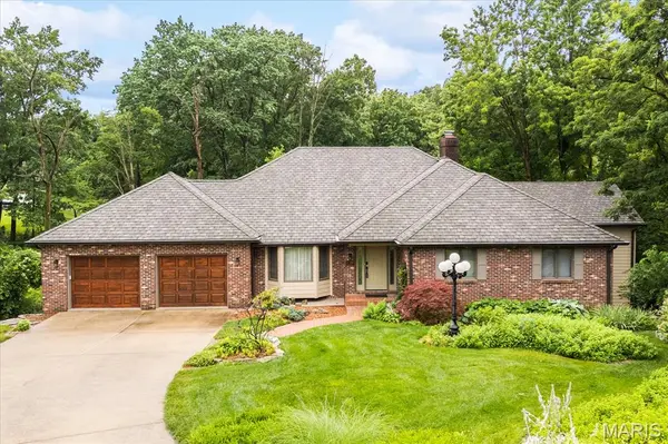 106 Suzanne CT, Edwardsville, IL 62025