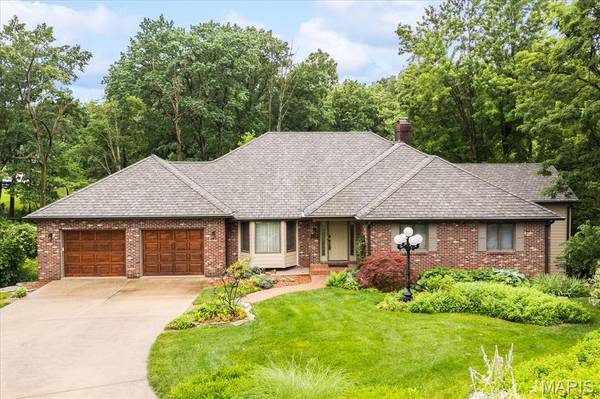 106 Suzanne CT, Edwardsville, IL 62025