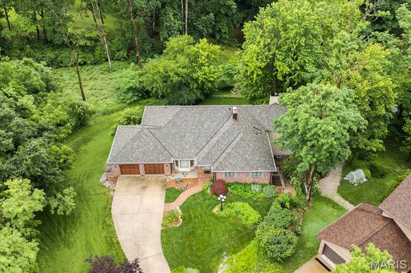 106 Suzanne CT, Edwardsville, IL 62025