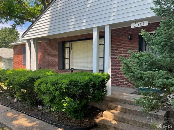 2301 Woodlawn AVE, Granite City, IL 62040