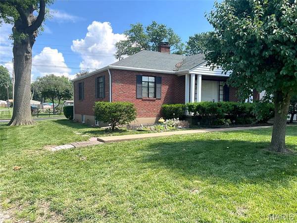 2301 Woodlawn AVE, Granite City, IL 62040
