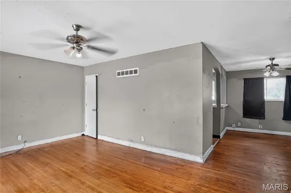 2325 Patterson RD, Florissant, MO 63031