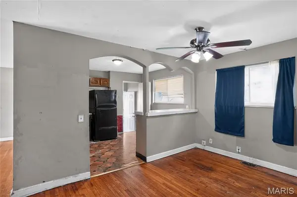 2325 Patterson RD, Florissant, MO 63031