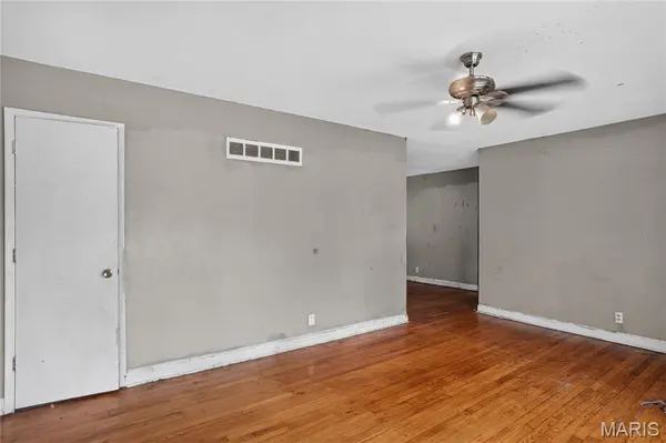 2325 Patterson RD, Florissant, MO 63031