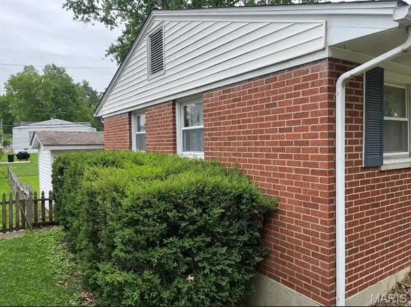 270 W Saint Anthony LN, Florissant, MO 63031