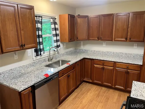 270 W Saint Anthony LN, Florissant, MO 63031