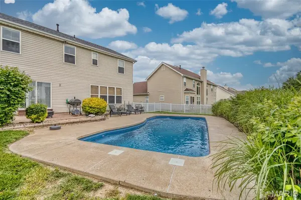 1222 Hermans Lake DR, Hazelwood, MO 63034