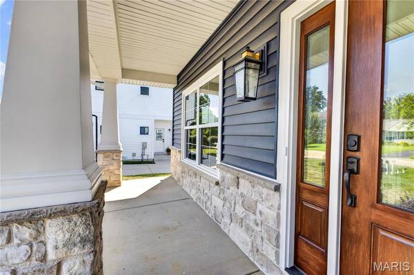 923 Poinsetta LN, Kirkwood, MO 63122