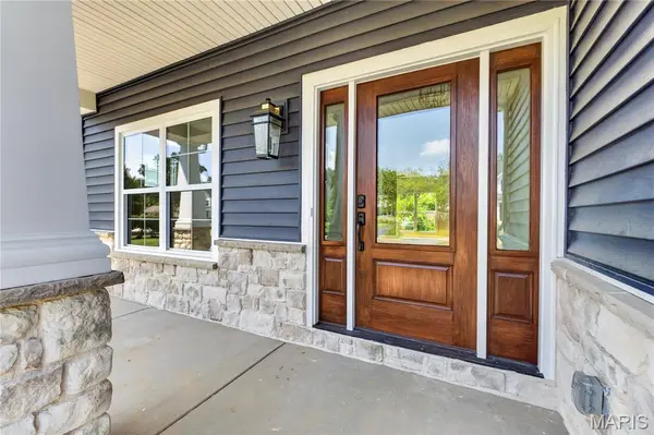 923 Poinsetta LN, Kirkwood, MO 63122