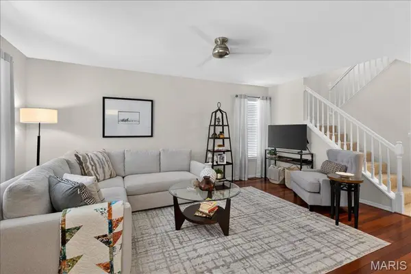1007 Big Bend Crossing DR, Manchester, MO 63088