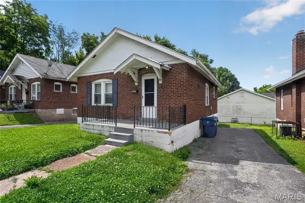 8024 Cler AVE, St Louis, MO 63114