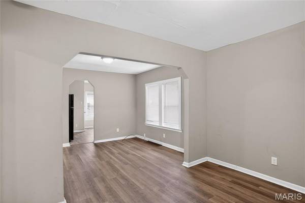 8024 Cler AVE, St Louis, MO 63114