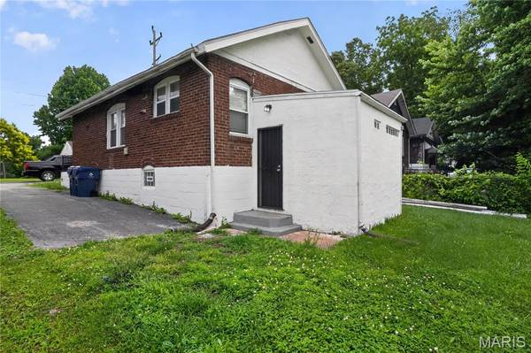 8024 Cler AVE, St Louis, MO 63114