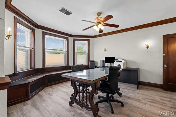 8923 Gravois RD, Affton, MO 63123