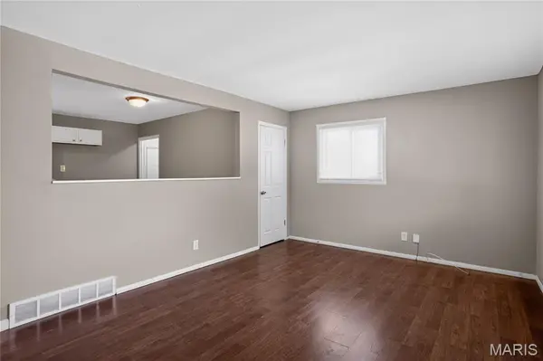 1200 Congress AVE, St Louis, MO 63138