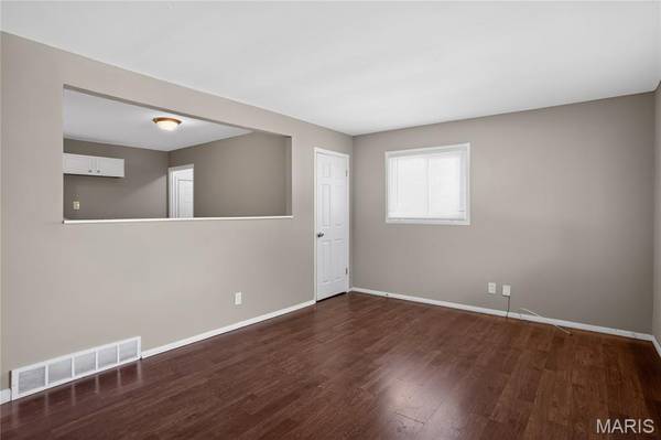 1200 Congress AVE, St Louis, MO 63138