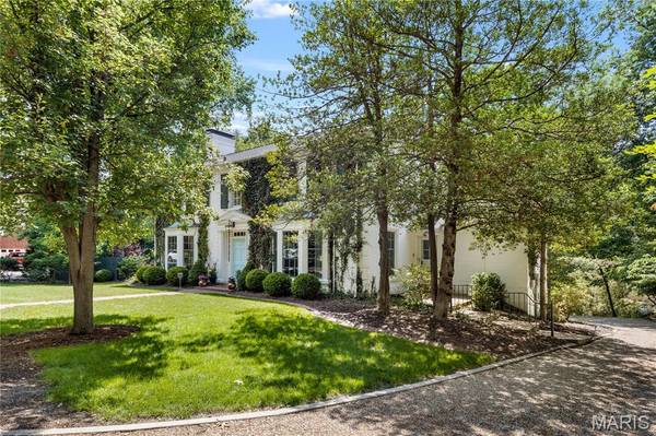 52 Fairmount DR, Alton, IL 62002
