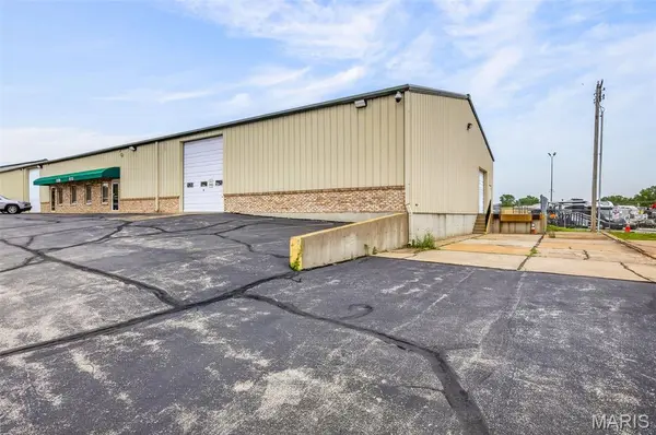 6108 Baumgartner XING, St Louis, MO 63129