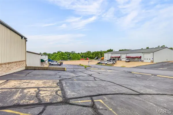 6108 Baumgartner XING, St Louis, MO 63129