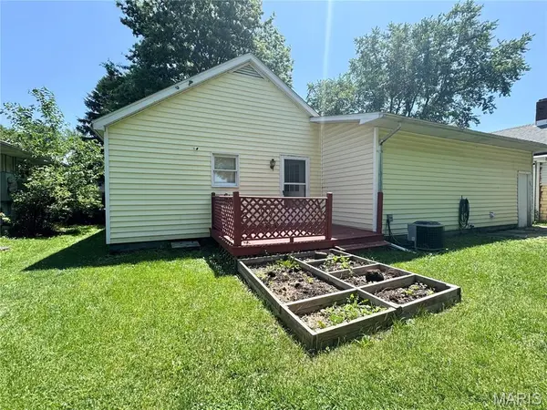 405 S Van Buren ST, Litchfield, IL 62056