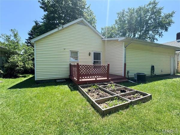 405 S Van Buren ST, Litchfield, IL 62056