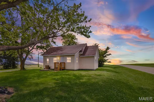 3914 New Church Rd, Pinckneyville, IL 62274