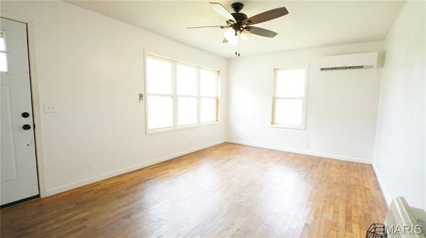 328 W Oak St, Dexter, MO 63841