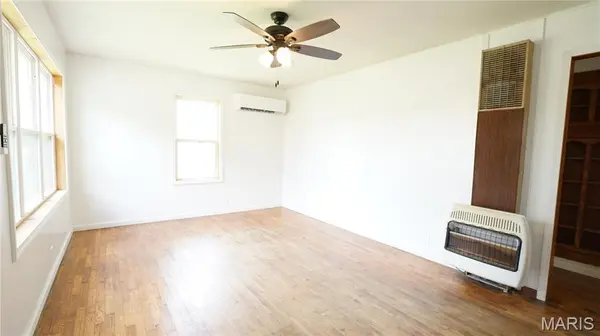 328 W Oak St, Dexter, MO 63841