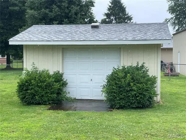 220 Navajo ST, Piedmont, MO 63957