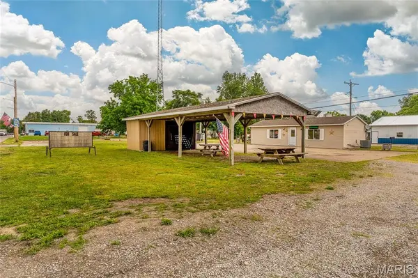 108 N 4th, Elkville, IL 62932