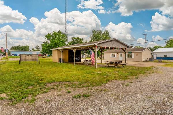 108 N 4th, Elkville, IL 62932