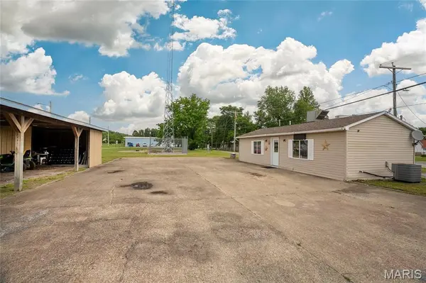 108 N 4th, Elkville, IL 62932