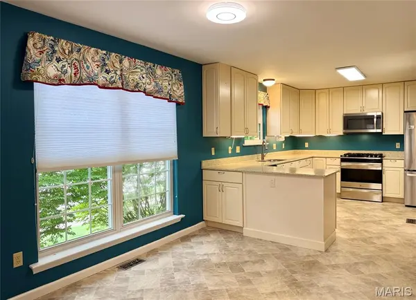 633 Lind RD, St Louis, MO 63125