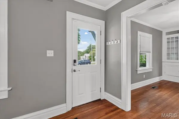 9122 Delphine AVE, St Louis, MO 63114