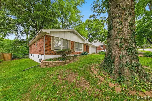 1219 Hobson DR, Ferguson, MO 63135