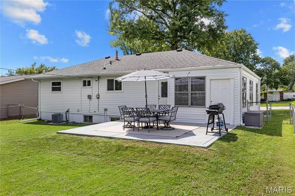 11124 Patsy DR, Green Park, MO 63123