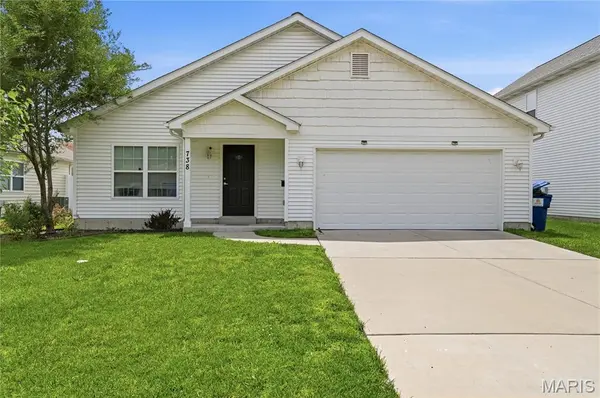 738 Charbonier RD, Florissant, MO 63031