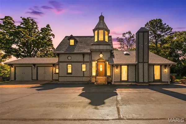 418 Oak Tree DR, Webster Groves, MO 63119
