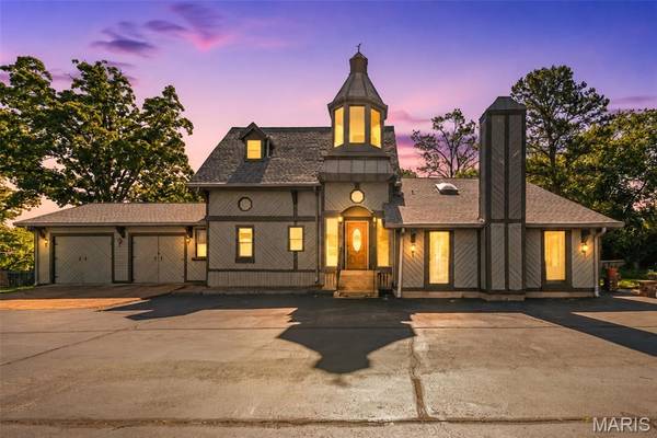 418 Oak Tree DR, Webster Groves, MO 63119