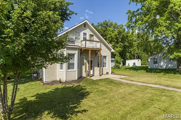 214 E Market ST, Columbia, IL 62236