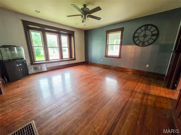 306 E Main ST, Teutopolis, IL 62467